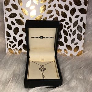 BEAUTIFUL KEY PENDANT